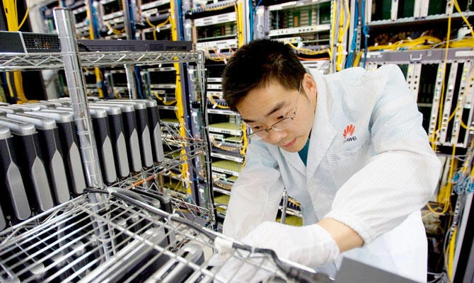 Huawei has opened a new research and development center in Osaka Prefecture to strengthen its ties with Japanese suppliers.