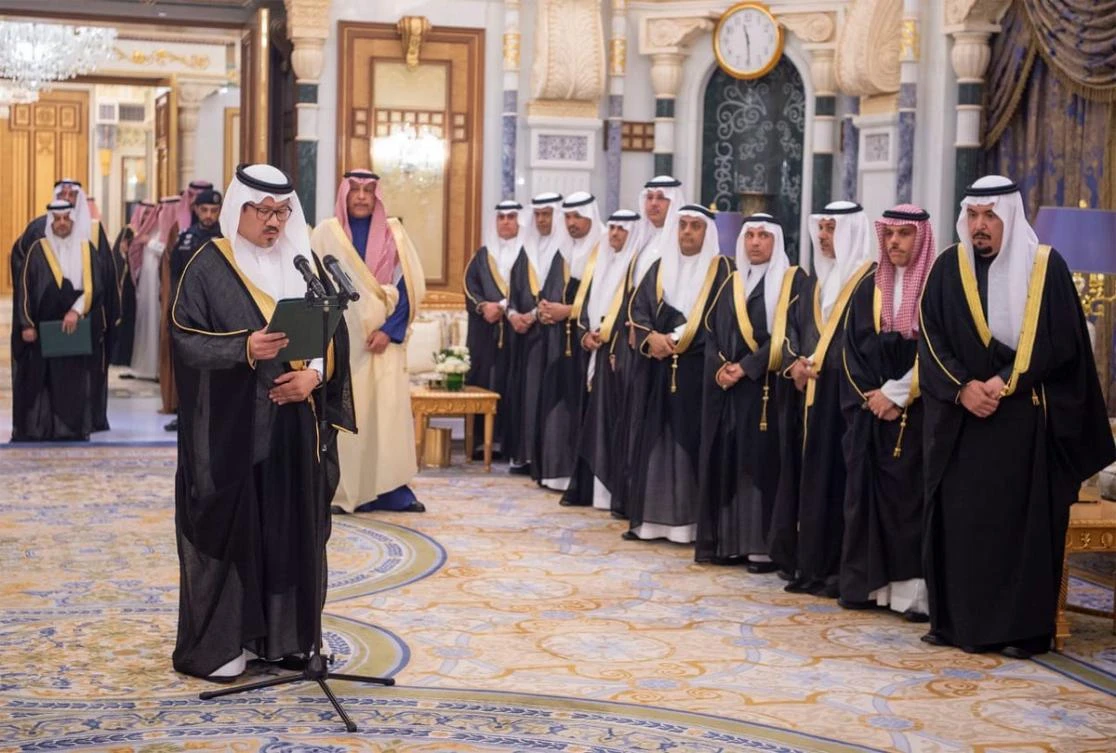 Thirteen newly appointed Saudi ambassadors were sworn in before King Salman at Al-Yamamah Palace in Riyadh on Sunday. (SPA)