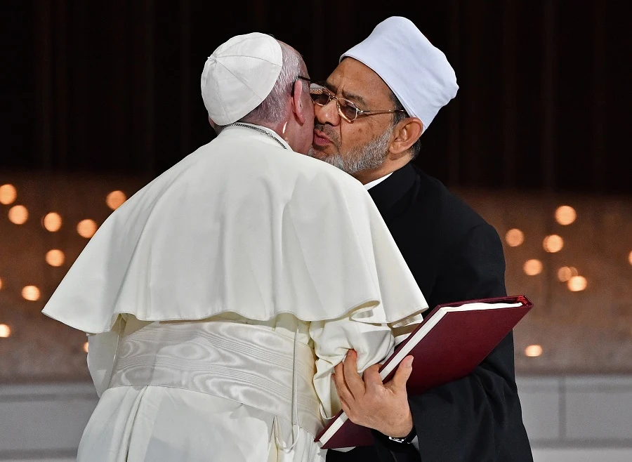 Pope Francis praises UAE for its modernity, while maintaining its roots