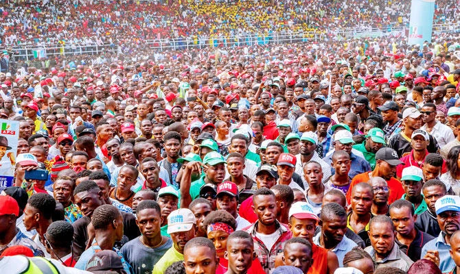Supporters of Nigeria's President Muhammadu Buhari attend a campaign rally ahead of the country's presidential election in Rivers State, Nigeria, February 12, 2019. (REUTERS)