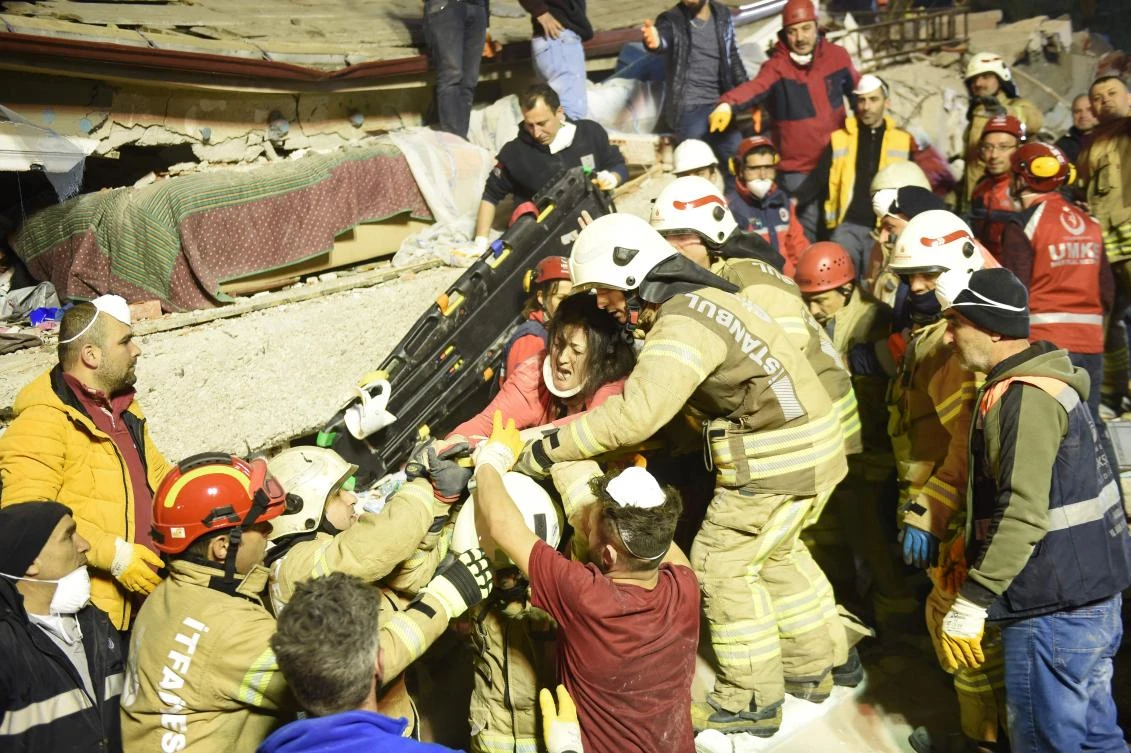 A Turkish woman being rescued at the site of a building that collapsed in Istanbul’s Kartal district on Feb. 6, 2019. (AFP)