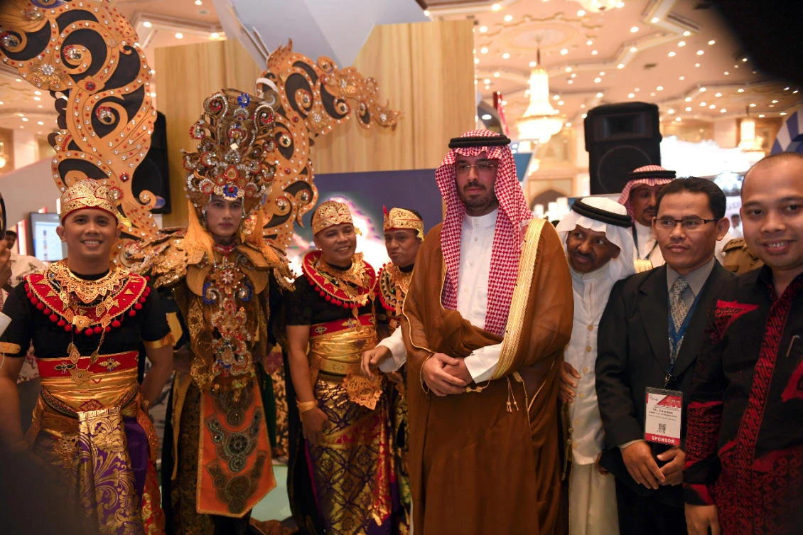 Deputy Governor of Jeddah Prince Saud bin Abdullah bin Jalawi with members of the Indonesian tourism delegation. (Supplied)