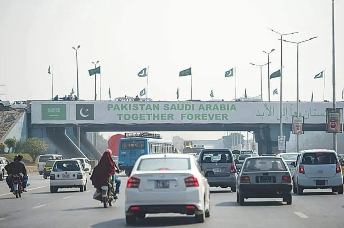 The streets of Pakistan were lined with pictures of Saudi Arabia’s Crown Prince in preparation of his reception. (Photo courtesy/Jazera network)