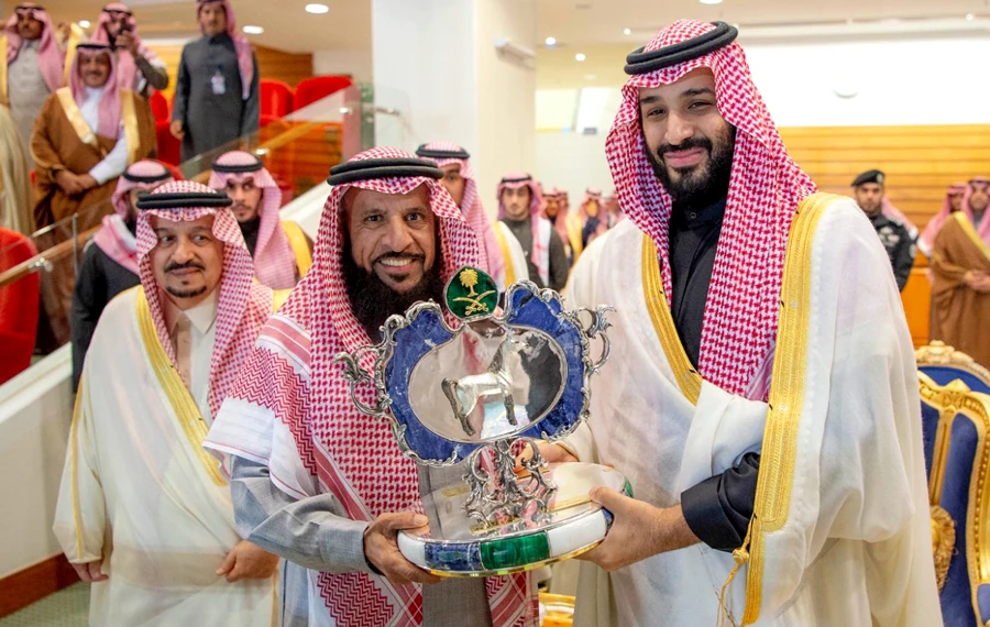 Crown Prince Mohammed bin Salman presents the trophy to the winner of the horse racing competition in Riyadh. (SPA)