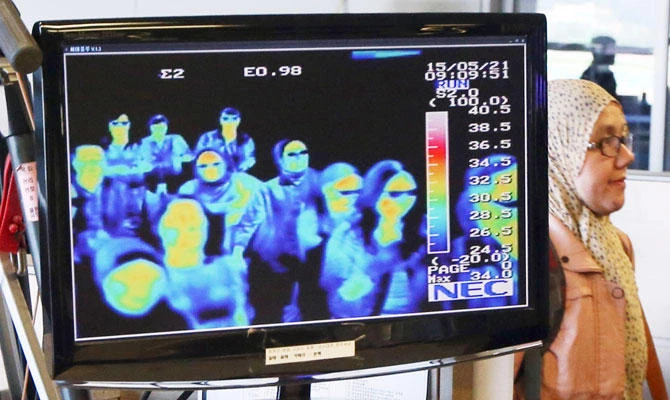A thermal camera monitor shows the body temperature of passengers arriving from overseas against possible MERS, Middle East Respiratory Syndrome, virus at the Incheon International Airport in Incheon, South Korea, May 21, 2015. (AP)