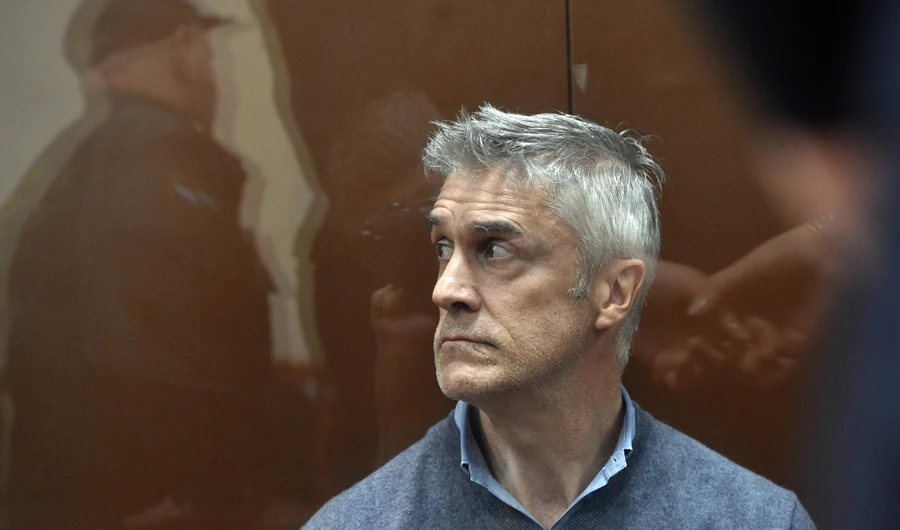 Russian court jails US investor pending fraud trial