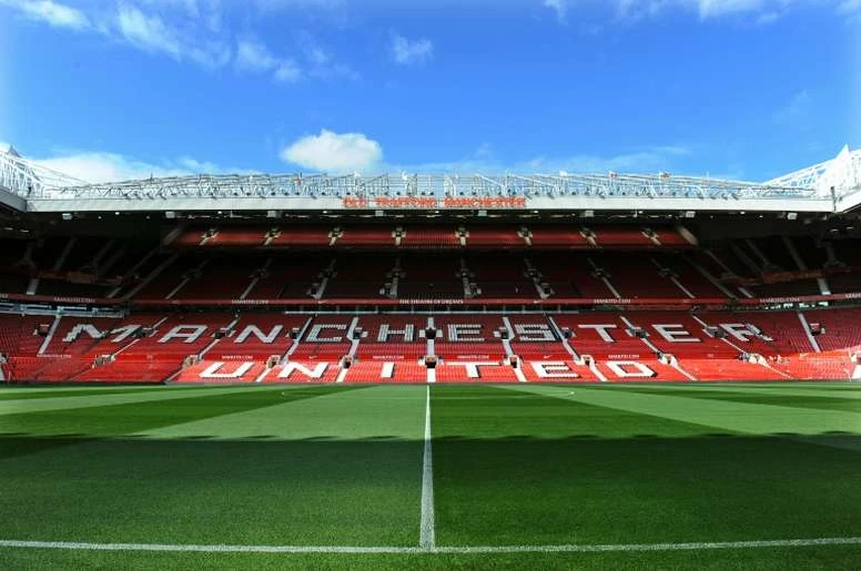 Rumors claiming the Saudi Crown Prince Mohammed Bin Salman wanted to buy UK football club Manchester United are “completely false”. (File/AFP)