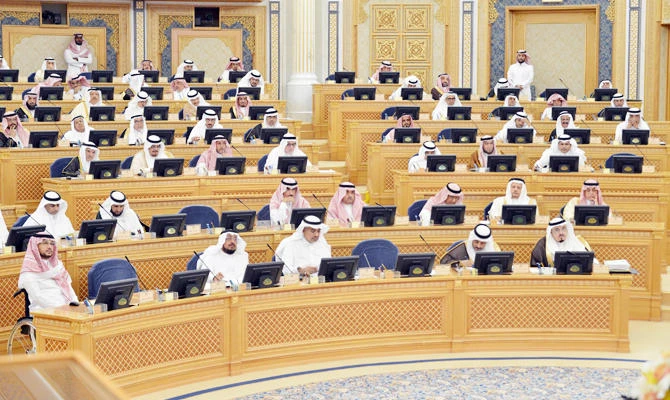 The council discussed the amendments to some articles of the labor laws to boost the efficiency of the locals in the private sector. (SPA)