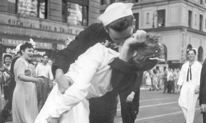 “Kissing sailor” in iconic NY picture dies age 95