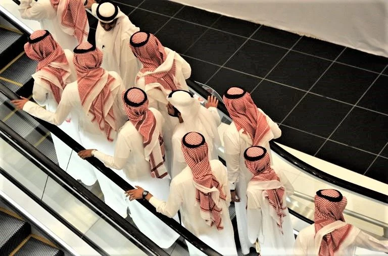 Saudi professionals are expected to receive a 2 percent raise in their salaries this year, the highest in the Middle East, according to recruitment specialist Robert Walters. (AFP)