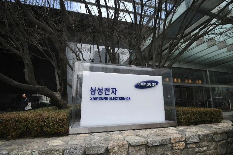 Samsung poised to unveil new phones in bid to revive sales