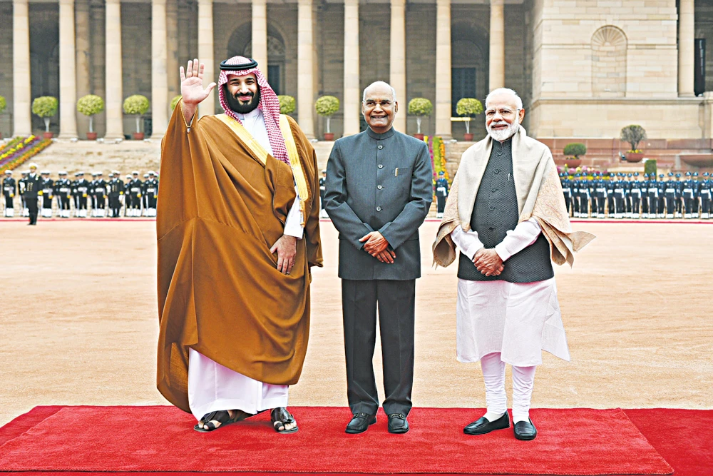 Crown Prince Mohammed bin Salman, India’s President Ram Nath Kovind, center,and Indian leader Narendra Modi at a ceremonial reception. (AFP)
