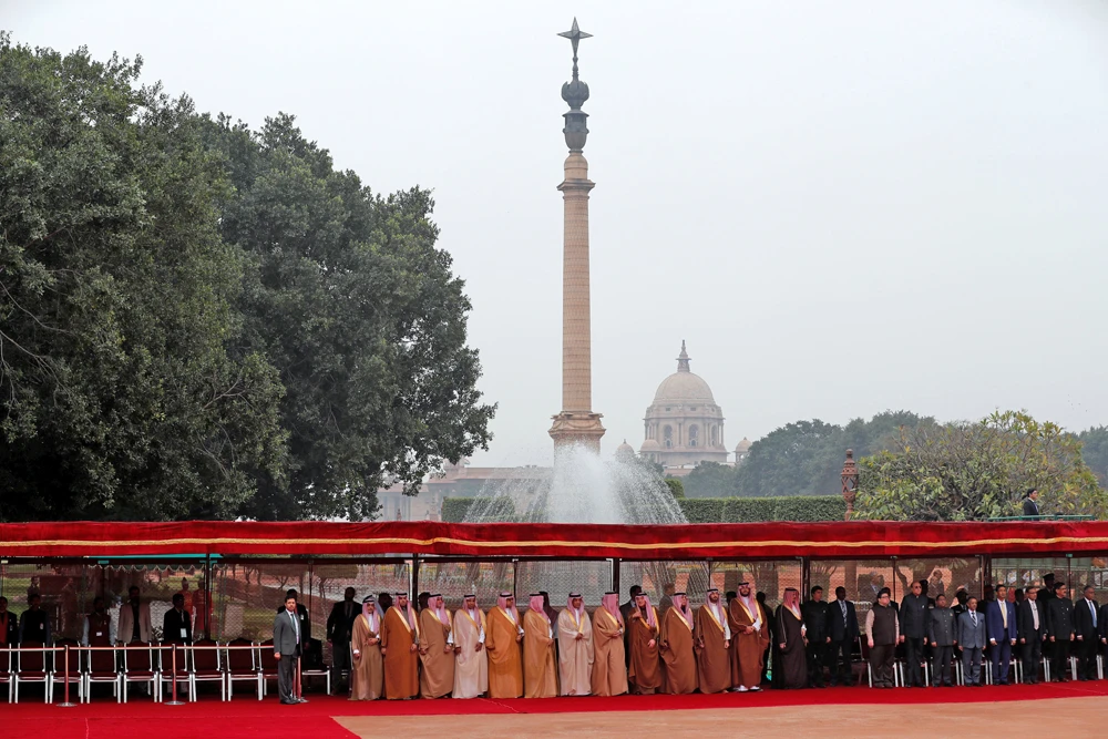 Saudi and Indian cabinet ministers stand as Saudi Arabia's Crown Prince Mohammed bin Salman inspects an honor guard during his ceremonial reception at the forecourt of Rashtrapati Bhavan presidential palace in New Delhi, India, on February 20, 2019. (REUTERS/Adnan Abidi)