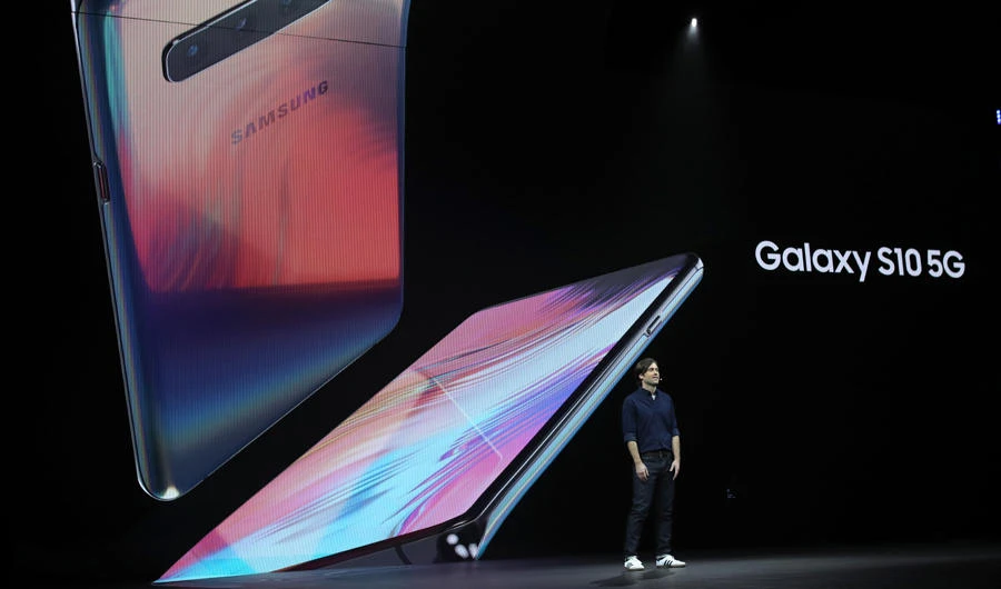 Samsung product marketing manager Drew Blackard announces the new Samsung Galaxy S10 5G during the Samsung Unpacked event on February 20, 2019 in San Francisco, California. (Justin Sullivan/Getty Images/AFP)