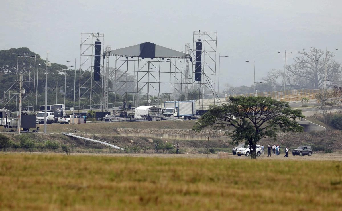 Workers prepare the area for the upcoming “Venezuela Aid Live” concert at the Tienditas International Bridge on the outskirts of Cucuta, Colombia, on the border with Venezuela, Wednesday, Feb. 20, 2019. (AP)
