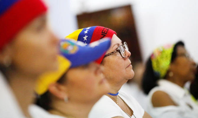 Supporters of Venezuelan opposition leader Juan Guaido, who many nations have recognized as the country's rightful interim ruler, attend a meeting at rhe Queen of the Most Holy Rosary Cathedral in Willemstad on the island of Curacao, February 22, 2019. (REUTERS)