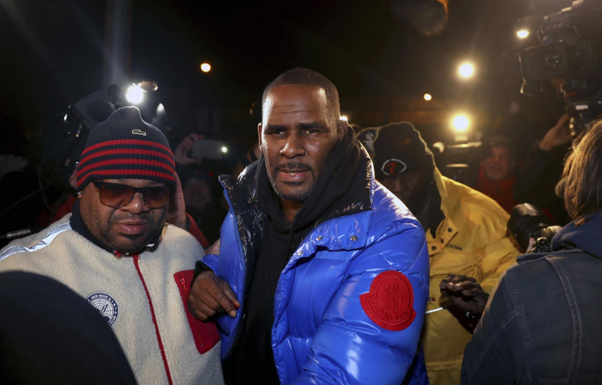 R&B star R. Kelly due in Chicago court to face sex abuse charges