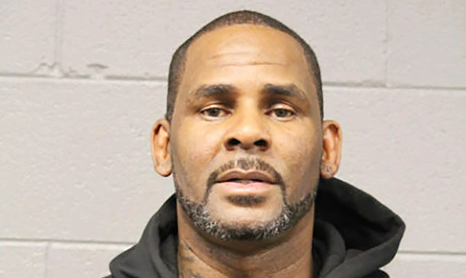 Singer R. Kelly, facing sex abuse charges, gets $1 million bail