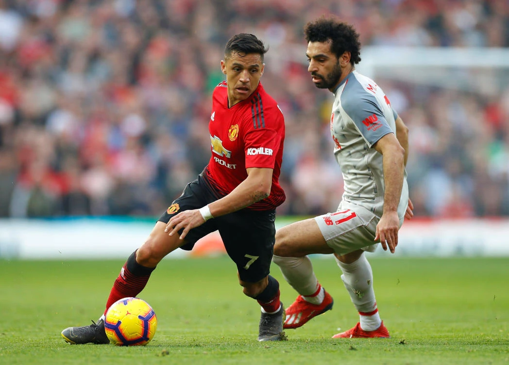 Manchester United's Alexis Sanchez in action with Liverpool's Mohamed Salah. (Reuters)