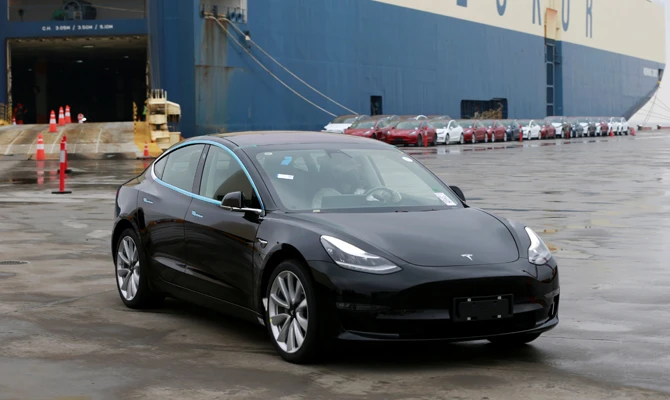 Tesla driver killed in high-speed Florida crash and fire