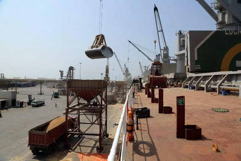A crane unloads wheat from a cargo ship in Yemen’s Red Sea port of Hodeidah on November 7, 2017. (AFP)