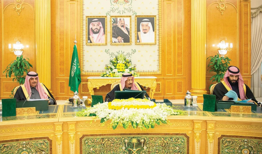 King Salman chairs the Cabinet session at Al-Yamamah Palace in Riyadh on Tuesday. (SPA)