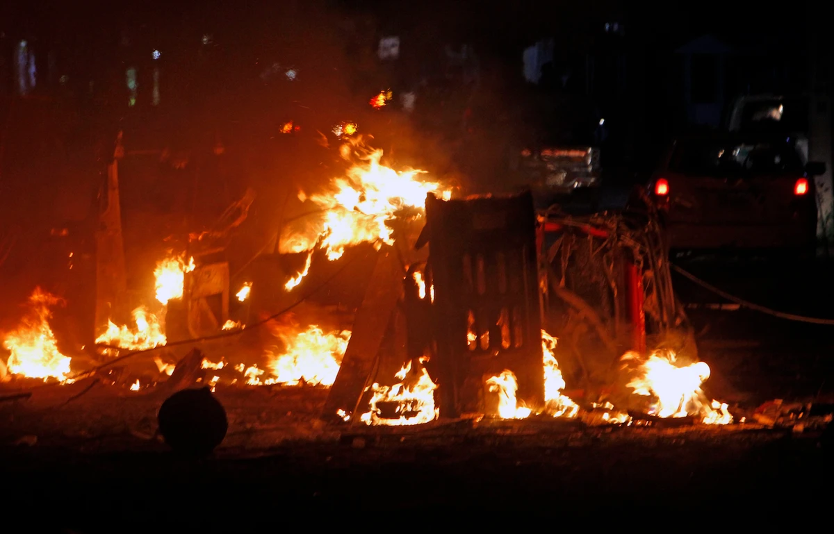 Cars burn after car bombs in Mogadishu, Somalia, Thursday Feb. 28, 2019. (AP)
