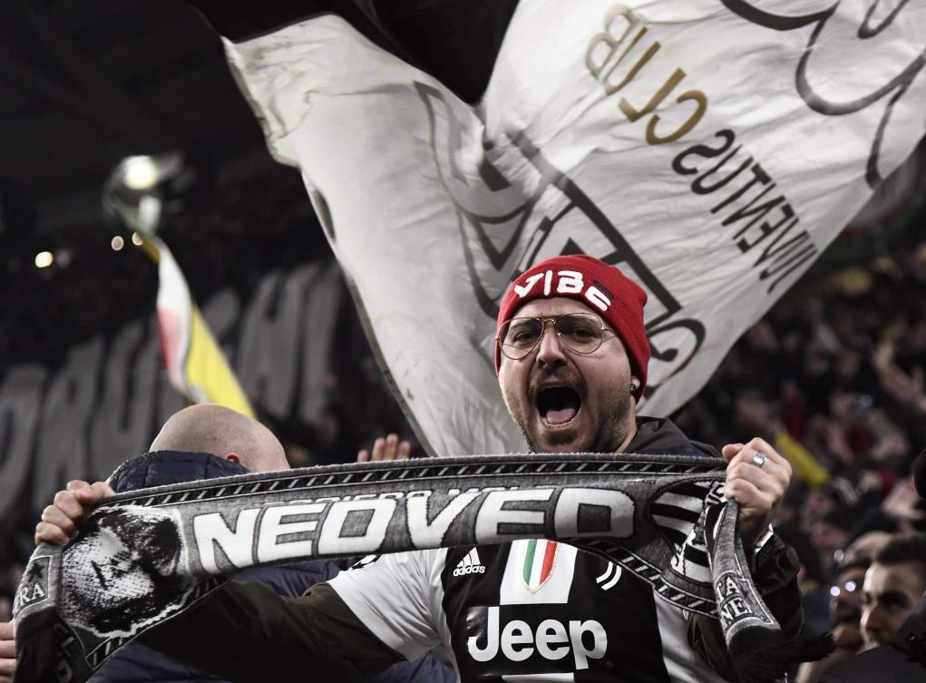 A Juventus fan celebrates after the third goal during the UEFA Champions League round of 16 second-leg football match Juventus vs Atletico Madrid on March 12, 2019 at the Juventus stadium in Turin. / AFP / Filippo MONTEFORTE