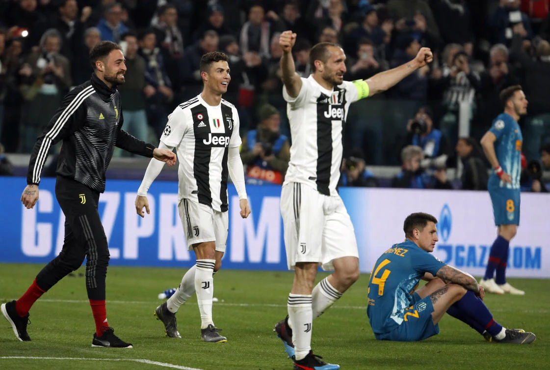 Juventus' Cristiano Ronaldo, center left, and Juventus' Giorgio Chiellini, center right, celebrate at the end of the Champions League round of 16, 2nd leg, soccer match between Juventus and Atletico Madrid at the Allianz stadium in Turin, Italy, Tuesday, March 12, 2019. Ronaldo scored the three goals in Juventus 3-0 win.(AP Photo/Antonio Calanni)