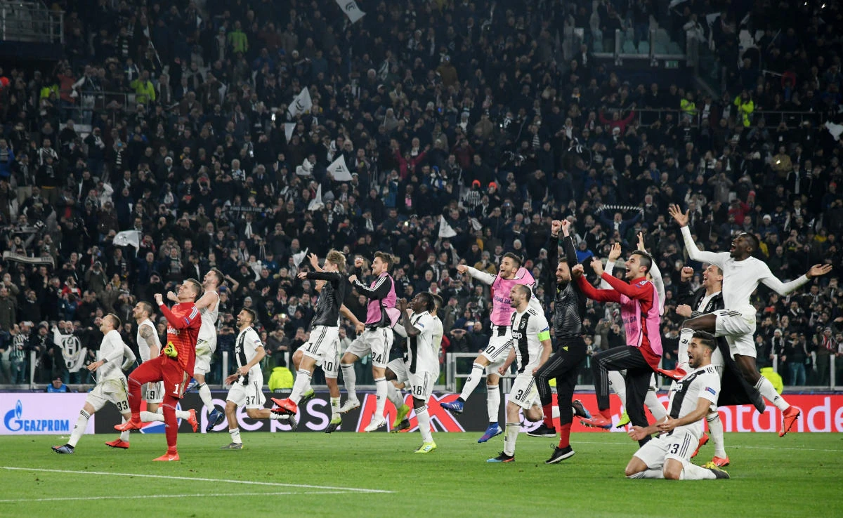 Soccer Football - Champions League - Round of 16 Second Leg - Juventus v Atletico Madrid - Allianz Stadium, Turin, Italy - March 12, 2019 Juventus players celebrate after the match REUTERS/Alberto Lingria