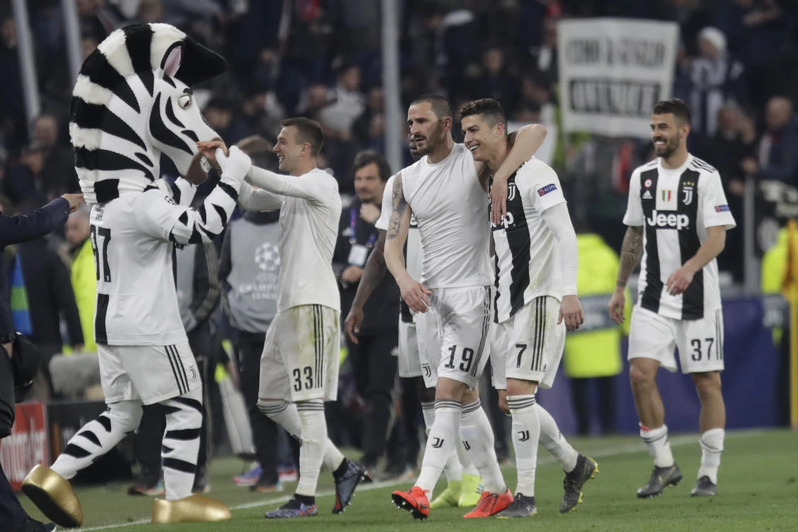 Juventus' Cristiano Ronaldo, 4th from left celebrates with team mates and the team's mascot at the end of the Champions League round of 16, 2nd leg, soccer match between Juventus and Atletico Madrid at the Allianz stadium in Turin, Italy, Tuesday, March 12, 2019. (AP Photo/Luca Bruno)