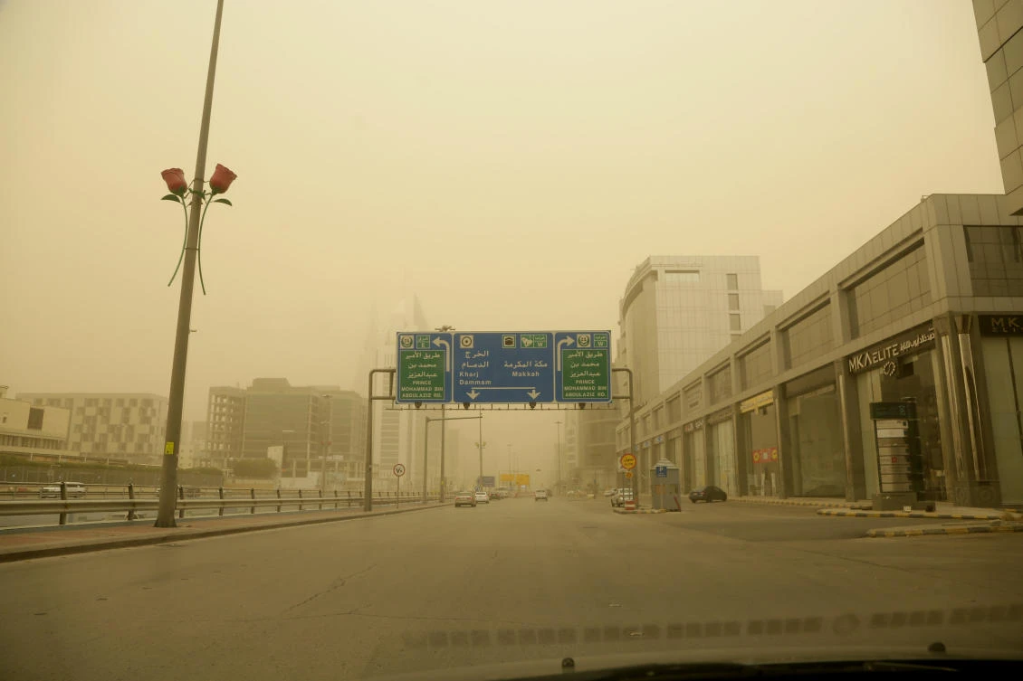 Massive sandstorm envelops Riyadh’s skyline with dust