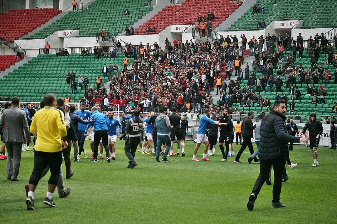 Mansur Calar of Amedspor, based in the Kurdish-majority city of Diyarbakir, was released under judicial control pending an ongoing inquiry. (Screenshot: Twitter)