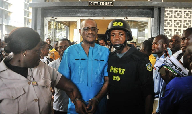 Former deputy governor of the Central Bank of Liberia Charles Sirleaf (C), the son of LIberia's former president Ellen Johnson Sirleaf, is escorted outside the City Court of Monrovia on March 4, 2019, where he appeared in court and charged with economic sabotage following a probe into missing banknotes. (AFP / Zoom Dosso)
