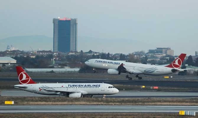 A Turkish Airlines Airbus A320 taxis as an Airbus A330 prepares to land at Ataturk International Airport in Istanbul, Turkey. (REUTERS)