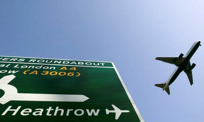 A British Airways passenger plane prepares to land at Terminal 5 at Heathrow Airport in London, Britain, March 28, 2008. (REUTERS)