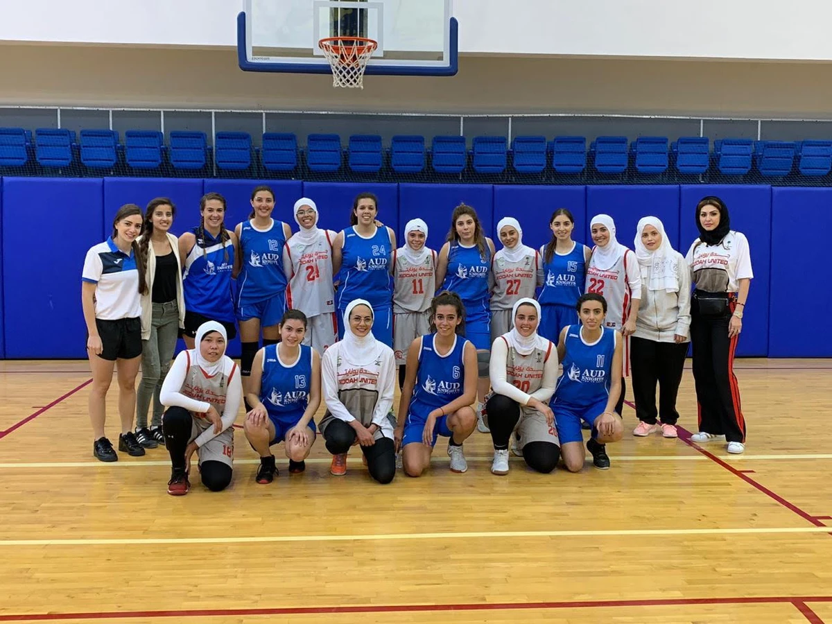 Saudi and Emirati teams test skills in basketball tournament