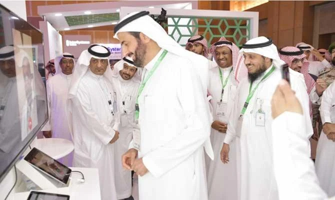 Saudi Health Minister Dr. Tawfiq Al-Rabiah during a health exhibition. (SPA)