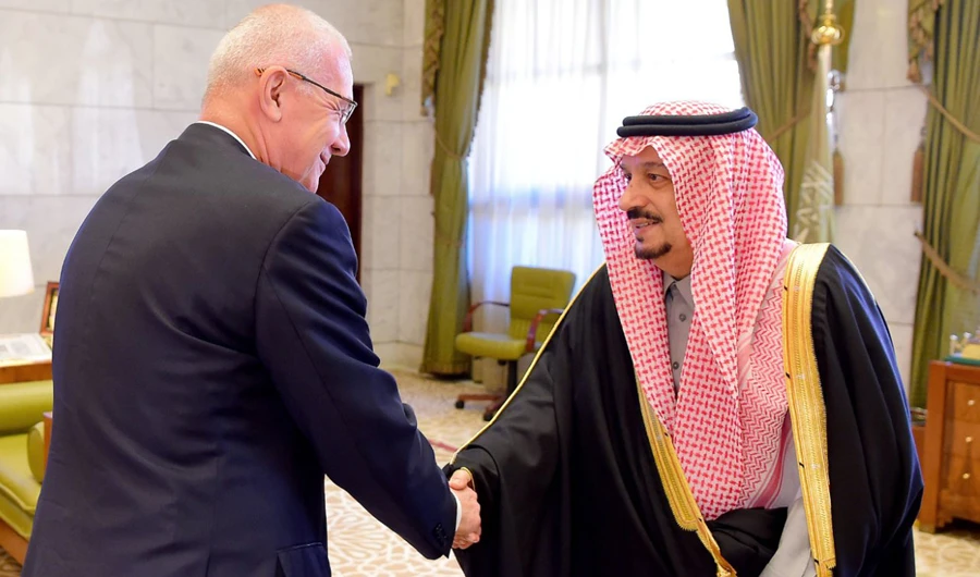 Riyadh Gov. Prince Faisal bin Bandar meets Czech Ambassador to Saudi Arabia Juraj Koudelka on Tuesday. (SPA)