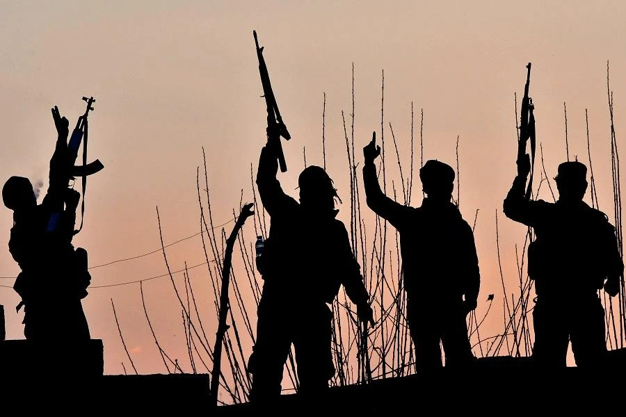 The SDF and coalition warplanes have rained fire on the enclave since last Sunday, blitzing more than 4,000 Daesh fighter and family members into surrender. (File/AFP)