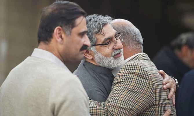 Pakistani peoples embrace with Rizwan Rashid (C), elder brother of Pakistani national Naeem Rashid, who was killed in the attacks to the Christchurch mosques in New Zealand, at Naeem house in Abbottabad on March 17, 2019. (AFP)