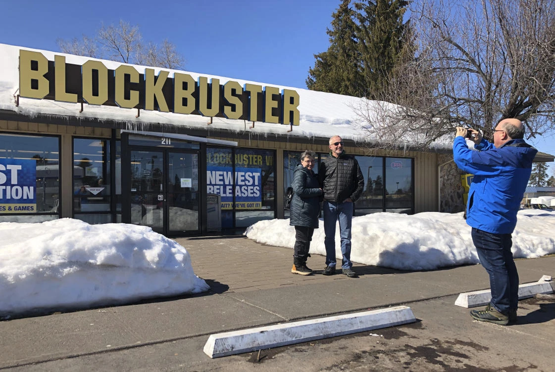 Be kind, please rewind: Oregon Blockbuster is last on Earth