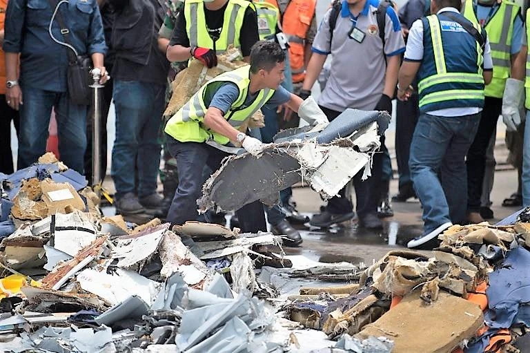 Lion Air pilots struggled for control of Boeing 737 MAX plane before crash