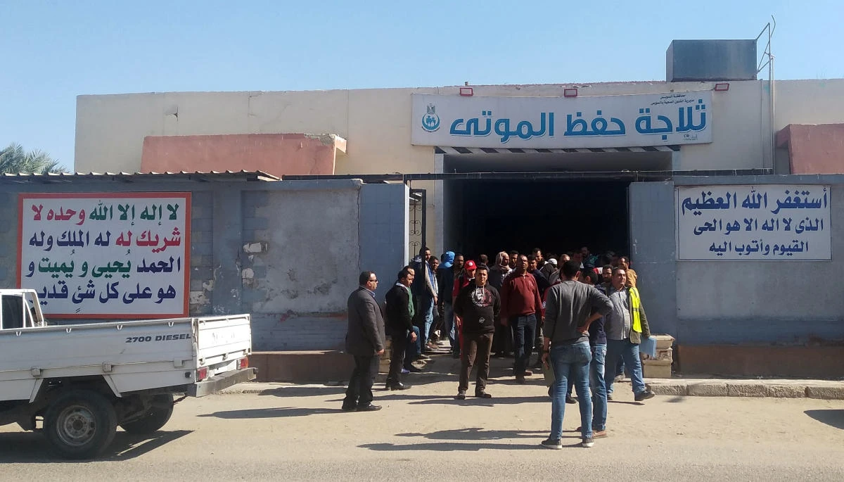 Family-members and relatives of the victims of an explosion at a chemical plant gather outside a morgue to receive their bodies, in the Egyptian Red Sea port city of Suez on March 21, 2019. (AFP)