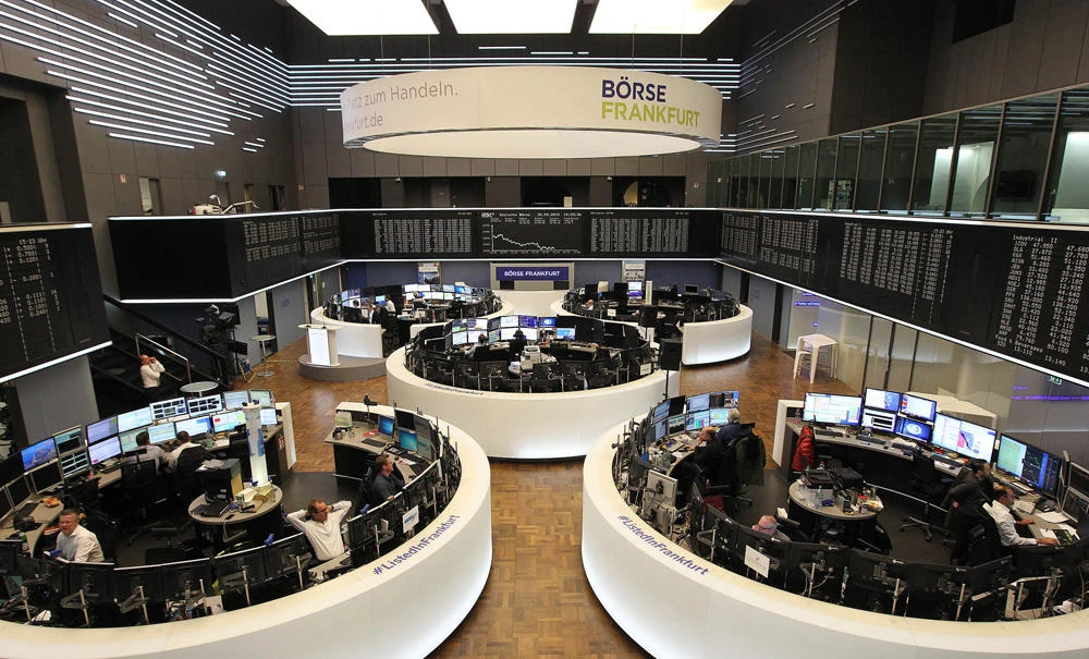 Traders work at the stock exchange in Frankfurt am Main, western Germany, on March 20, 2019. (AFP / Daniel Roland)
