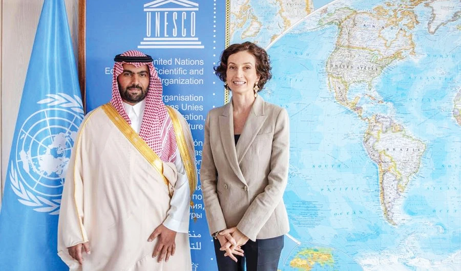 Saudi Culture Minister Prince Badr bin Abdullah bin Farhan meets UNESCO Director General Audrey Azoulay in Paris. (SPA)