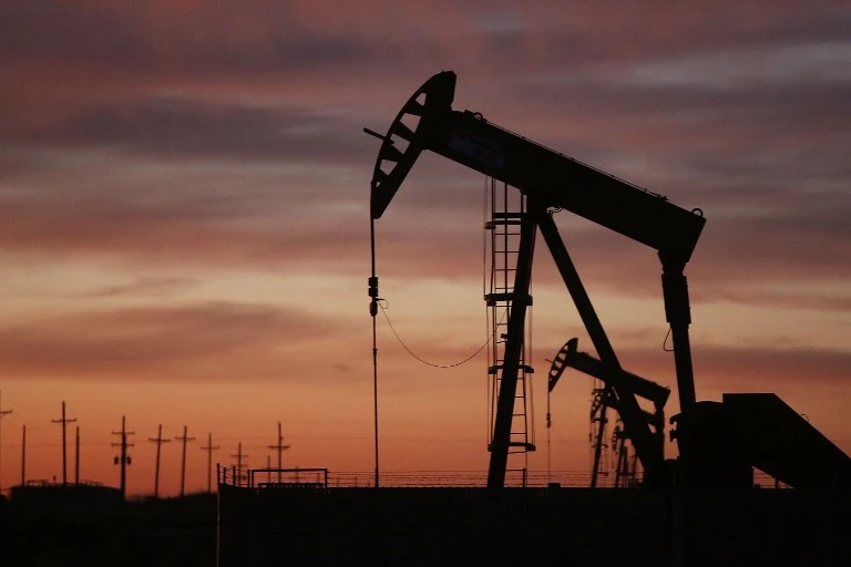 Oil prices went in different directions at the end of the week. (File photo/AFP)