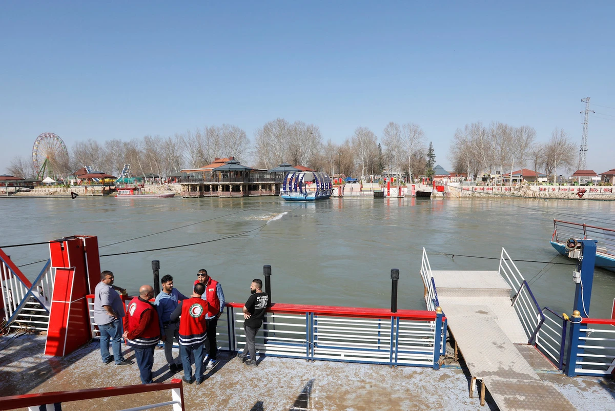 Iraqi parliament sacks local governor after Mosul boat capsizing