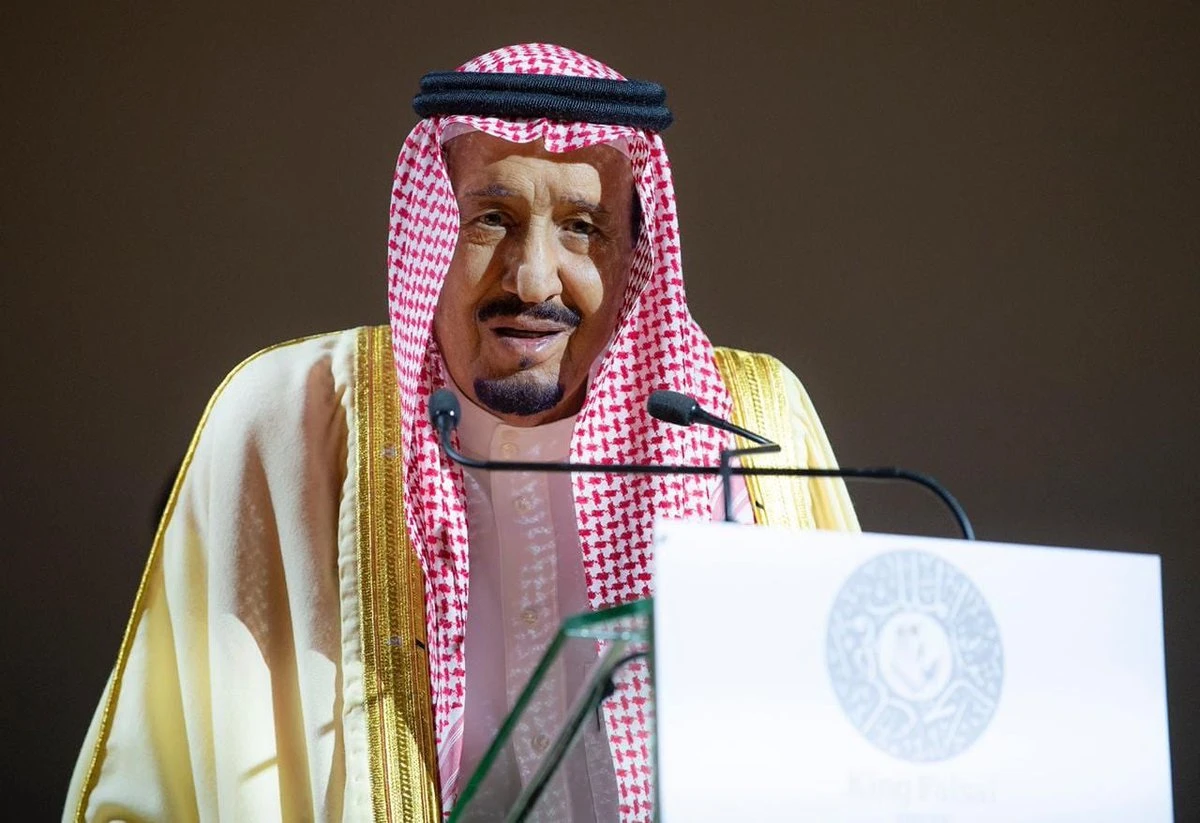 King Salman hands out awards at King Faisal International Prize ceremony