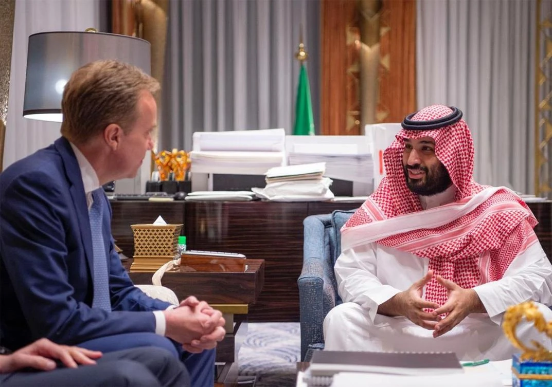 Saudi Arabia’s Crown Prince Mohammed bin Salman met with the president of the World Economic Forum Børge Brende on Sunday in Riyadh. (SPA)